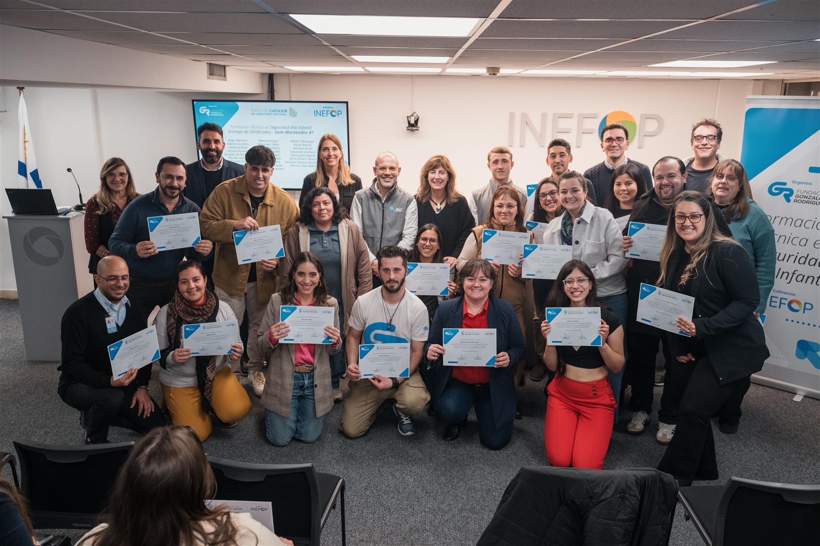 Movilidad segura desde el territorio: Uruguay certifica nuevos técnicos en seguridad vial infantil