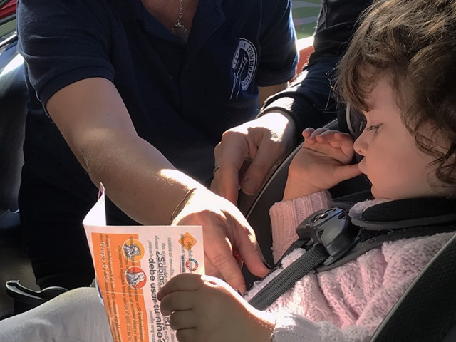 Child seat check-up point at Ciudad de la Costa