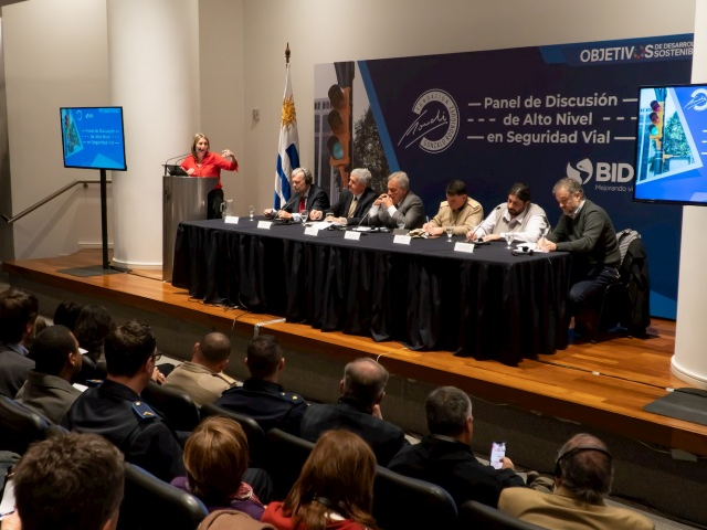 Traffic Safety Expert Fred Wegman visits Uruguay