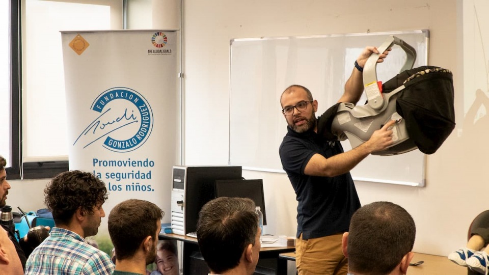 Inspectors from Montevideo received training on child restraint systems