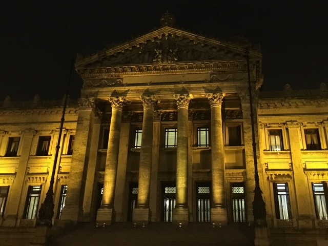 Uruguay paints in yellow