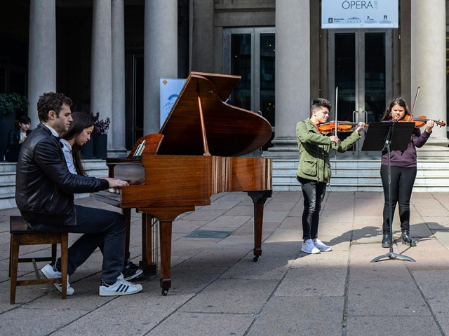 Luciano Supervielle plays for the Fundación Gonzalo Rodríguez at the Solís Theatre